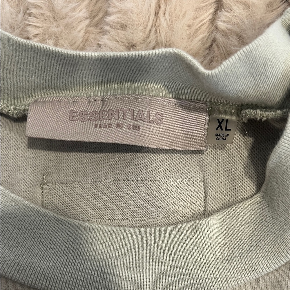 Fear of God Essentials Logo T-Shirt Stone Gray Tan Size XL Streetwear Tee - Picture 3 of 5